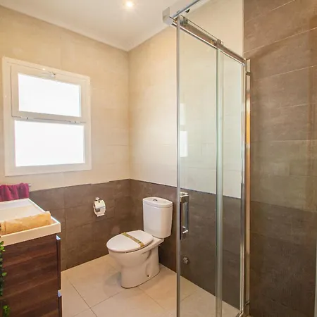 Catrina - Plusholidays